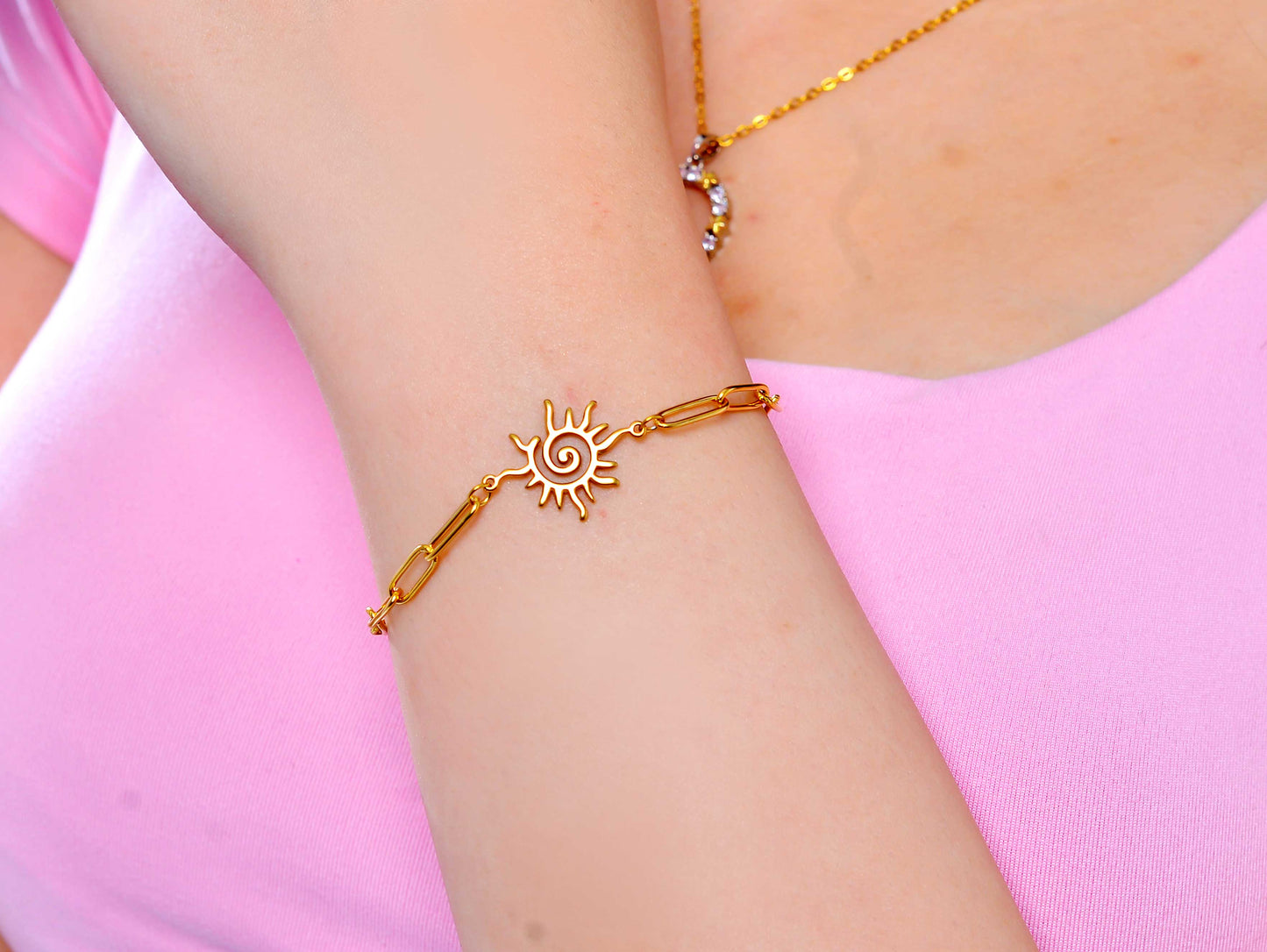 Delicate Gold Chain Bracelet