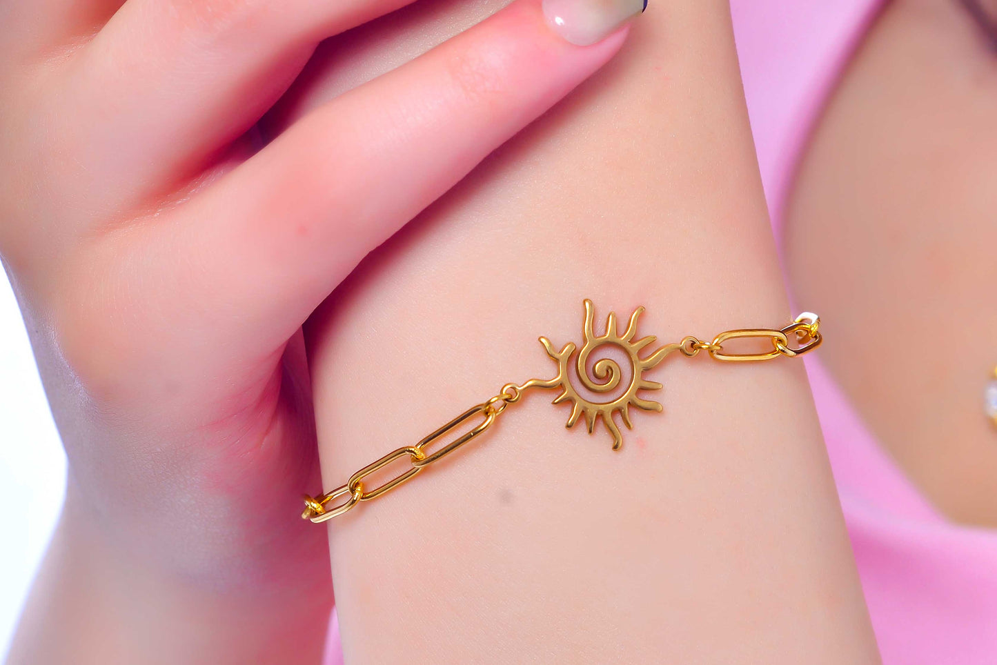 Delicate Gold Chain Bracelet