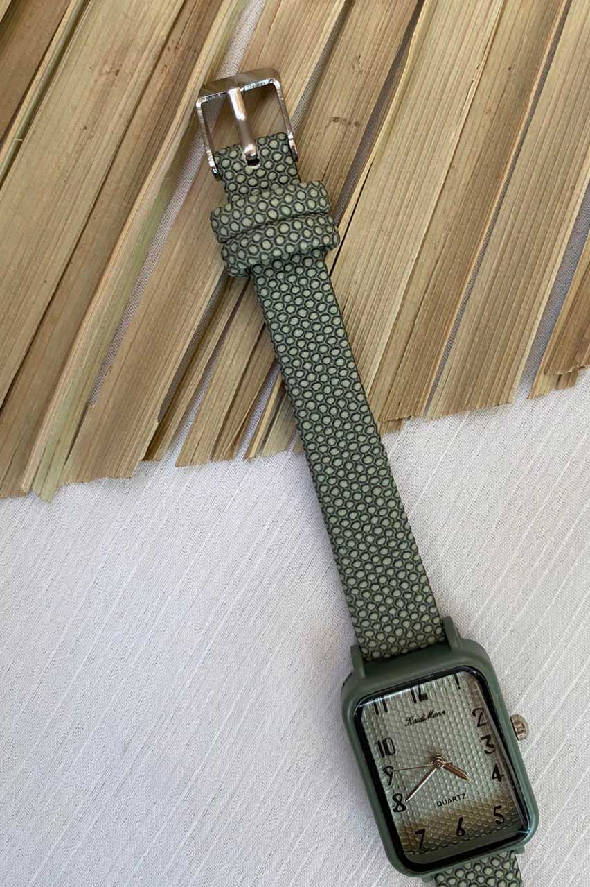 Fashionable Green Rectangle Watch with Textured Strap