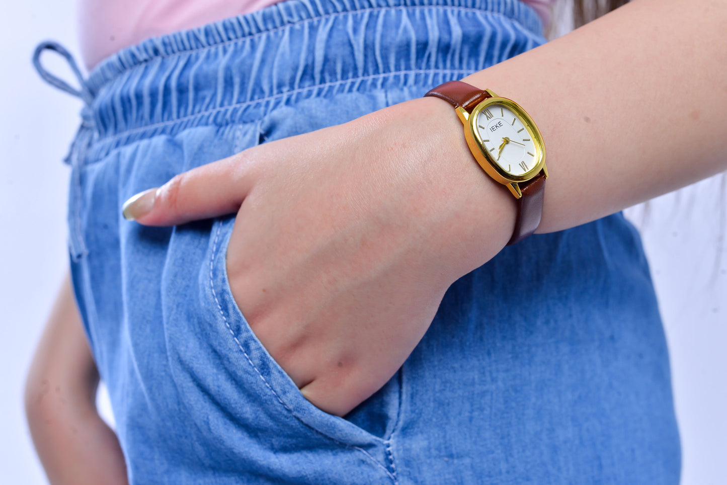 Chic Oval Dial Quartz Watch with Brown Leather Strap