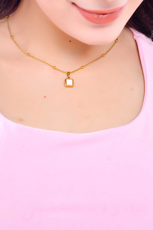 Elegant Gold Layered Necklace