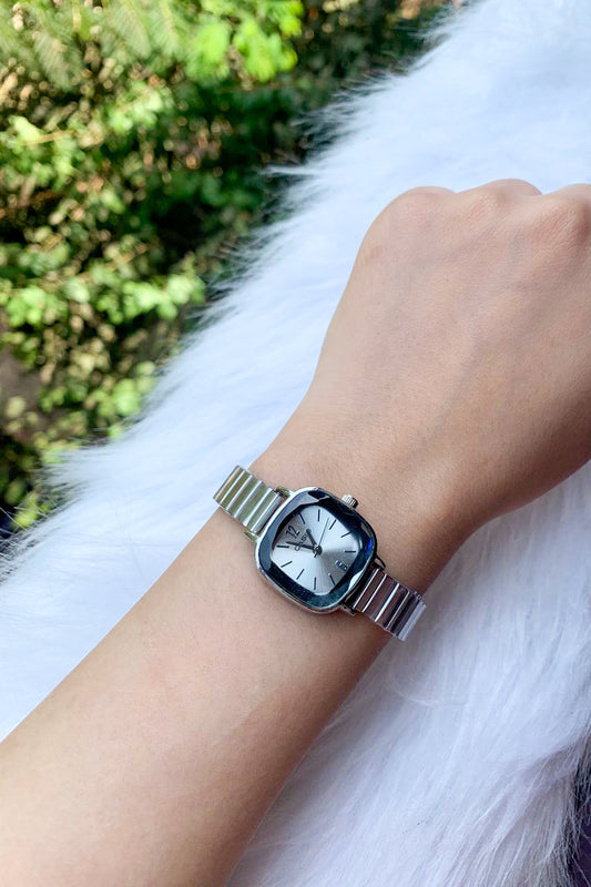 Vintage-Style All-Silver Watch with Faceted Crystal