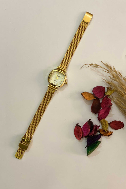 Chic Gold Mesh Watch with Pearl Dial